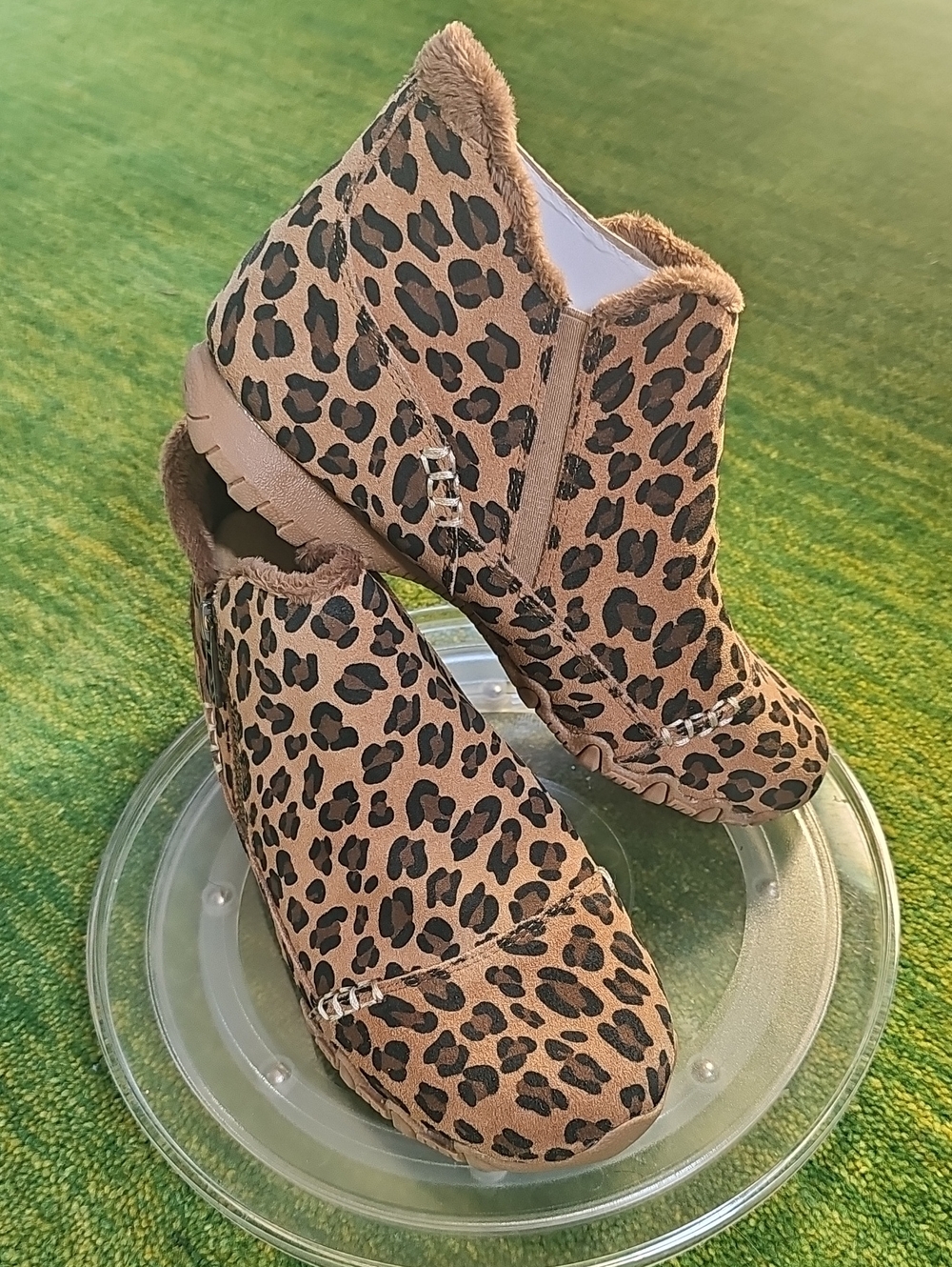 U Sketcher's shoes cheetah, print size 6
